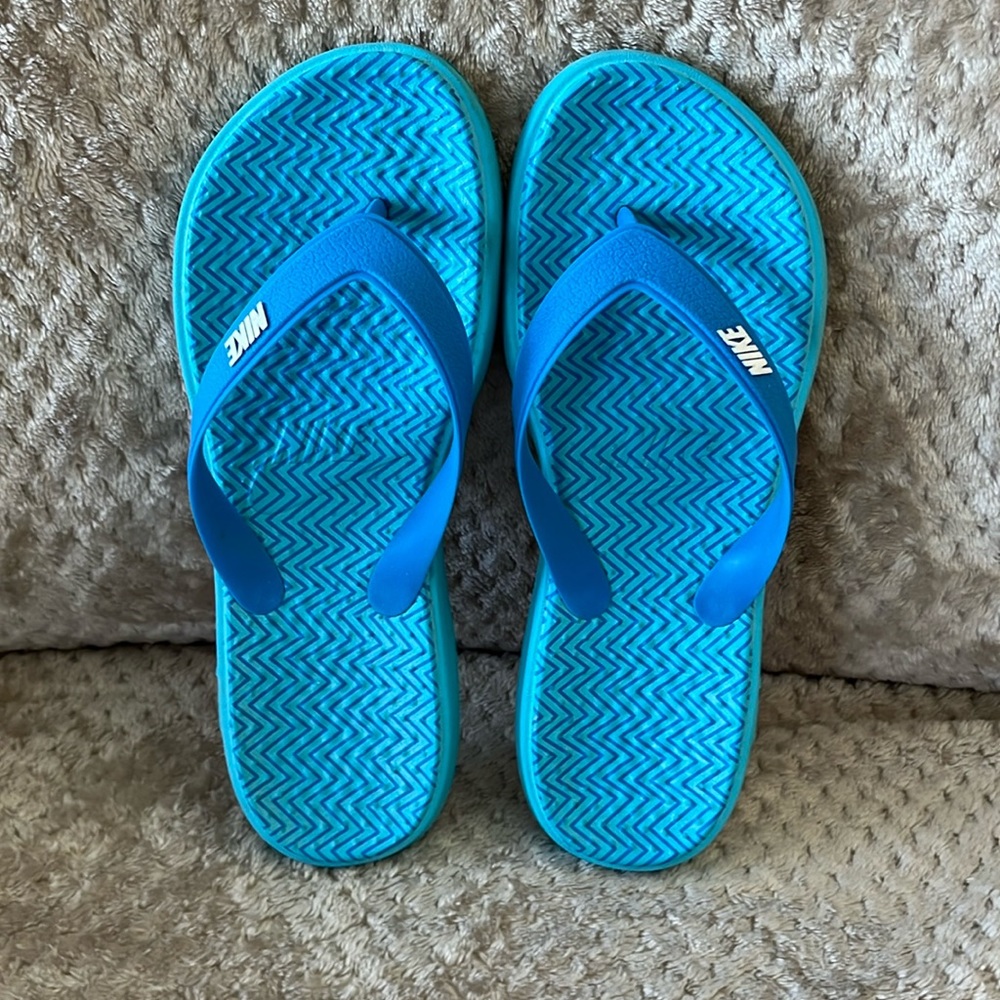 Women’s Nike Blue Flip Flops Size 8 Great Condition